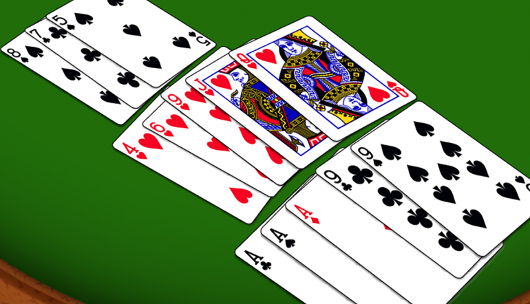 Which hand wins in this scenario? Split pot? : r/poker