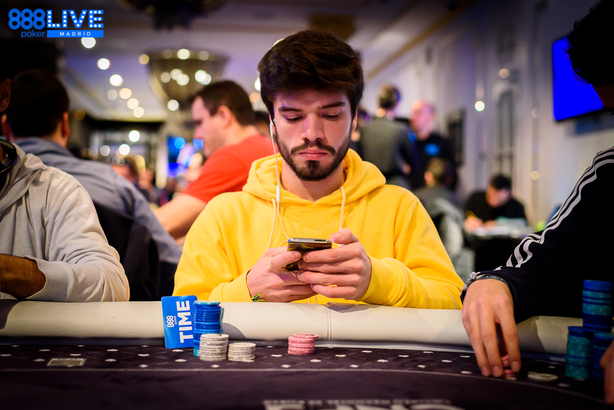 Top 5 Reasons You're Losing in Poker - Avoid Distractions