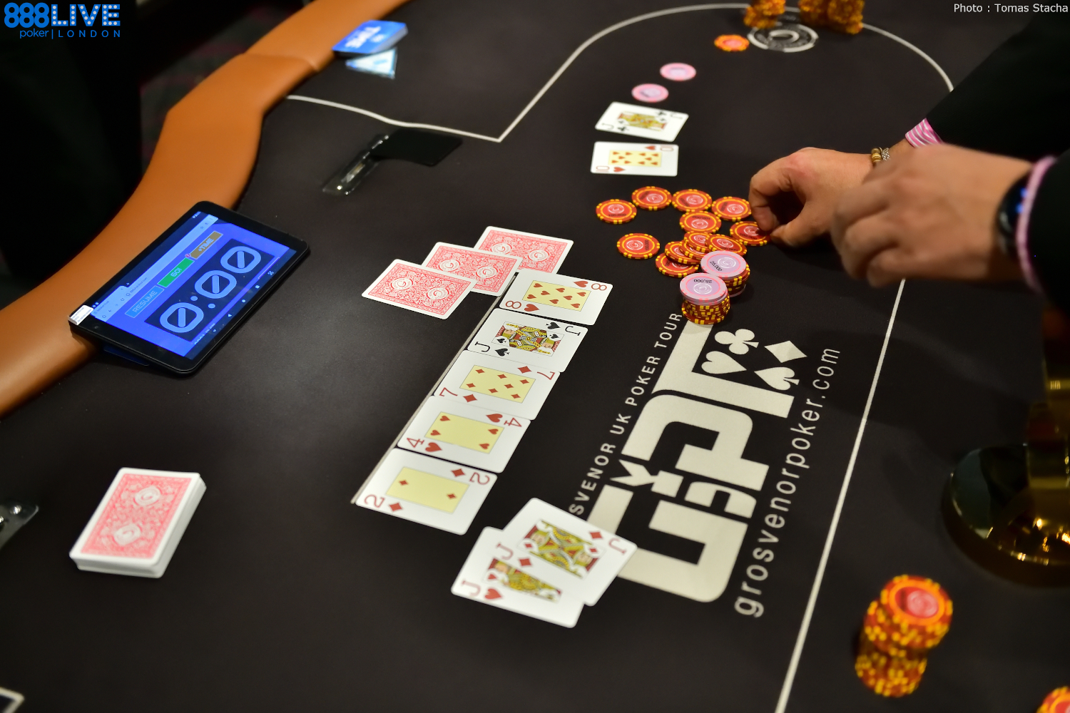 888poker Live Weekend - pair of red Jacks take on an unsuited J10