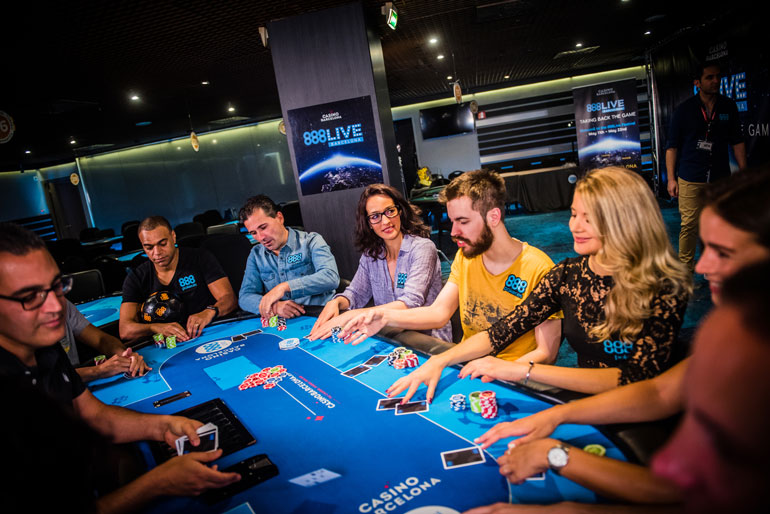 Poker Home Game: Make the Most of Facilities