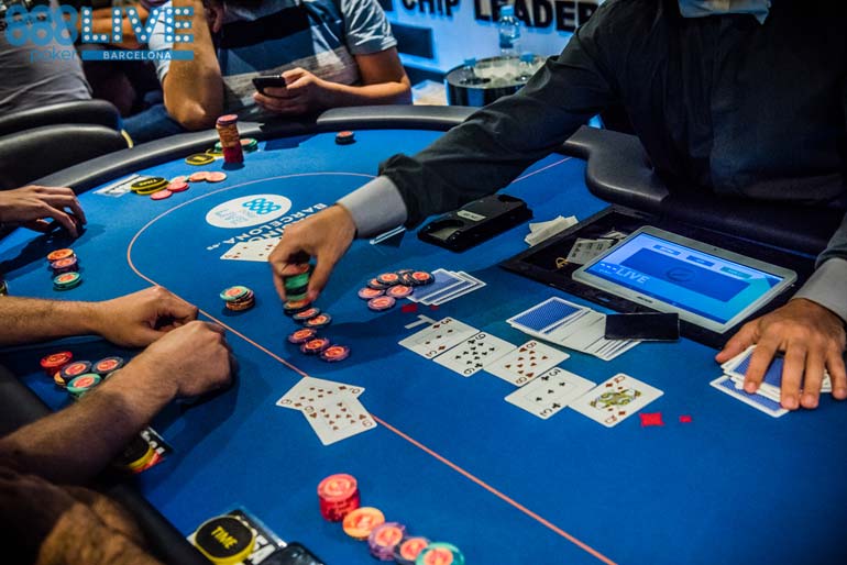 What Is Slow Playing in Poker? Mixing Fast and Slow Play