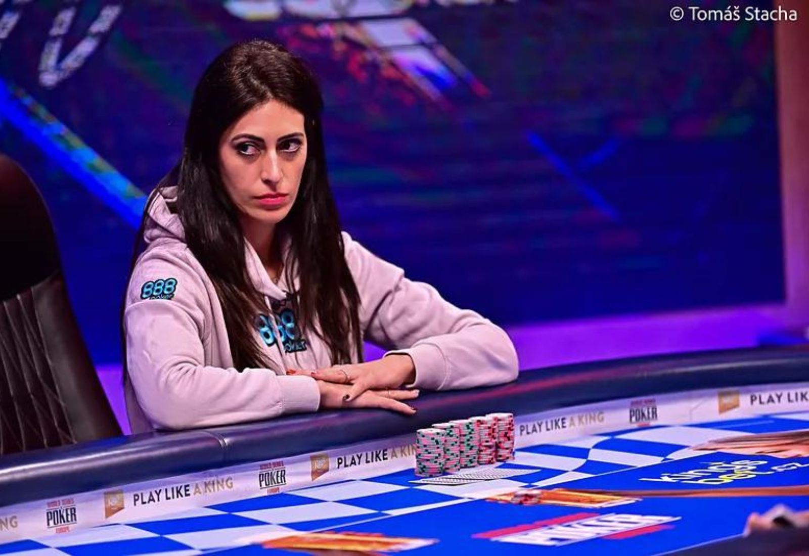 Vivi’s Reaction to Finally Getting the WIN! Courtesy of PokerNews - Tomáš Stacha