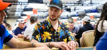 ian simpson playing poker