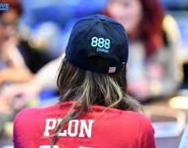 Why More Women Should Try their Hand at the Game of Poker!