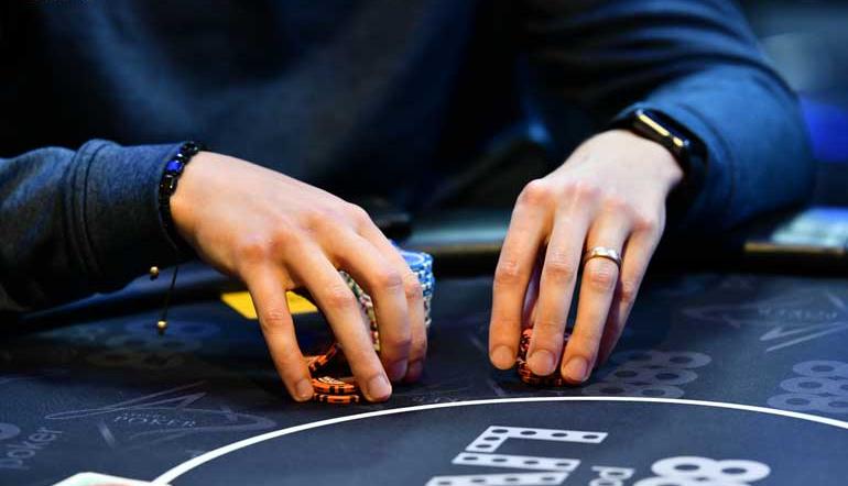 Top 5 Tips to Learn How to Play 5-Card Stud Poker Games!