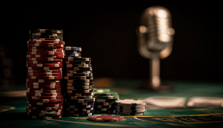 poker chips stand mic