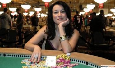Jennifer Tilly Net Worth: Up Close with this Celebrity Poker Player and Hollywood Star!