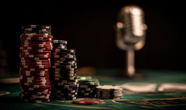 poker chips stand mic
