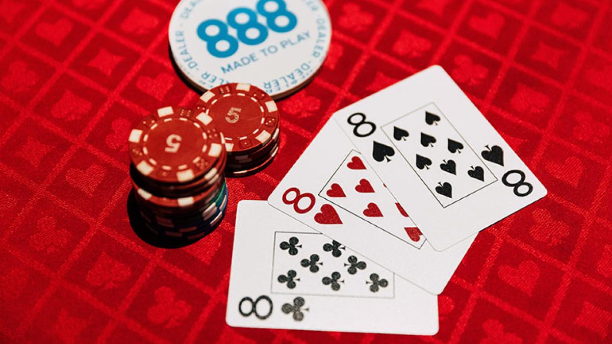 Play Free Three Card Poker Game